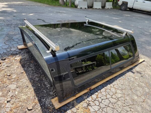 Used Leer Truck Cap for 14-18 GMC Sierra/Chevrolet Silverado with 6.6' bed - Image 4