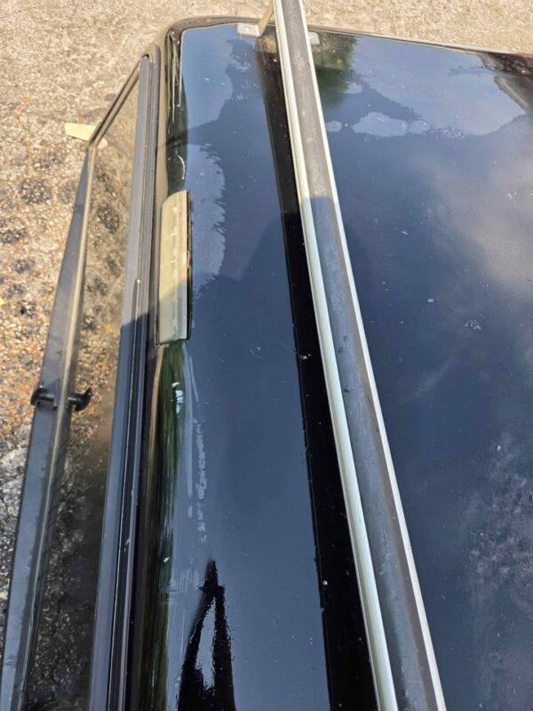 Used Leer Truck Cap for 14-18 GMC Sierra/Chevrolet Silverado with 6.6' bed - Image 6