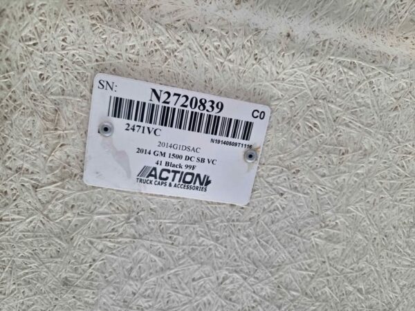 Used Leer Truck Cap for 14-18 GMC Sierra/Chevrolet Silverado with 6.6' bed - Image 7