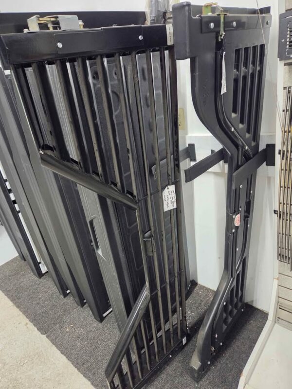 Fifth Wheel Tailgate for 99-06 GM Trucks