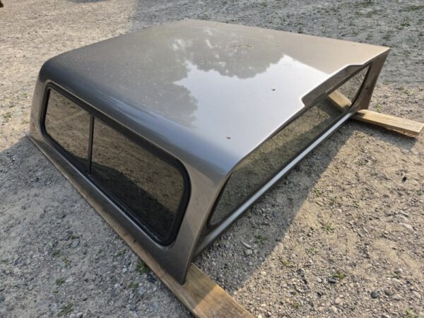 Leer Cap for 07-13 GMC Sierra/Chevrolet Silverado 1500 with 5.8′ bed - Image 2
