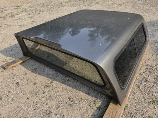 Leer Cap for 07-13 GMC Sierra/Chevrolet Silverado 1500 with 5.8′ bed - Image 4