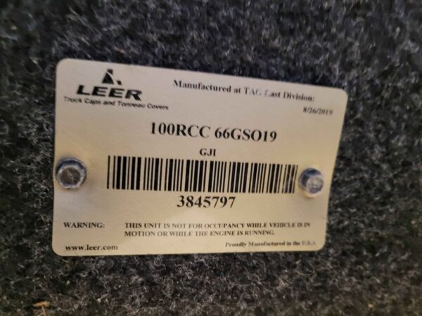 Leer 100RCC Contractor Cap for 19-26 GMC Sierra/Chevrolet Silverado 1500 with 6.5' bed - Image 4
