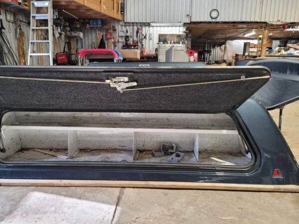 Leer 100RCC Contractor Cap for 19-26 GMC Sierra/Chevrolet Silverado 1500 with 6.5' bed - Image 6