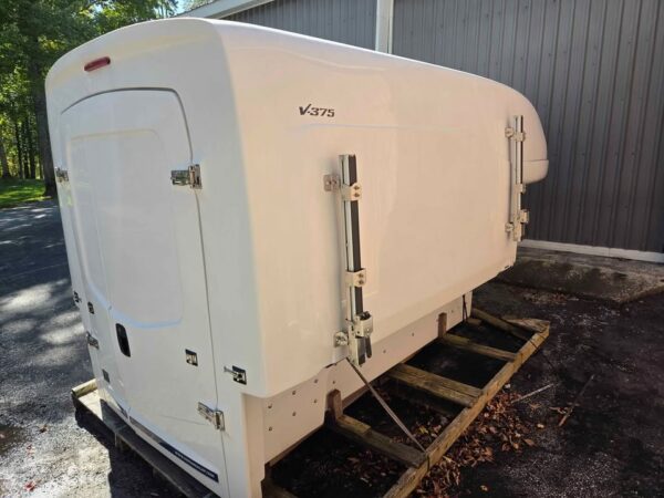 New Maranda 8 foot V375 Fibreglass cap - Image 2