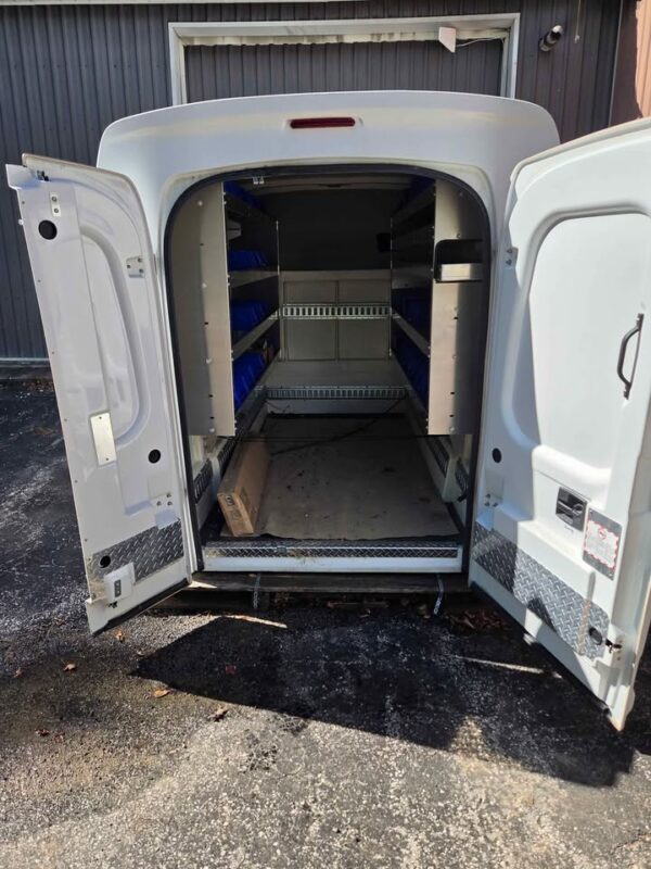 New Maranda 8 foot V375 Fibreglass cap - Image 6